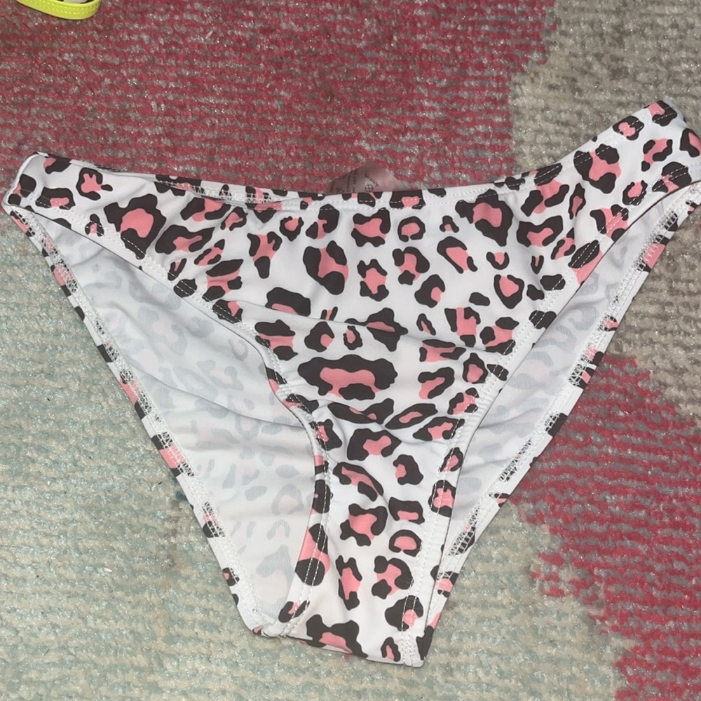 SHEIN cheetah bikini bottons